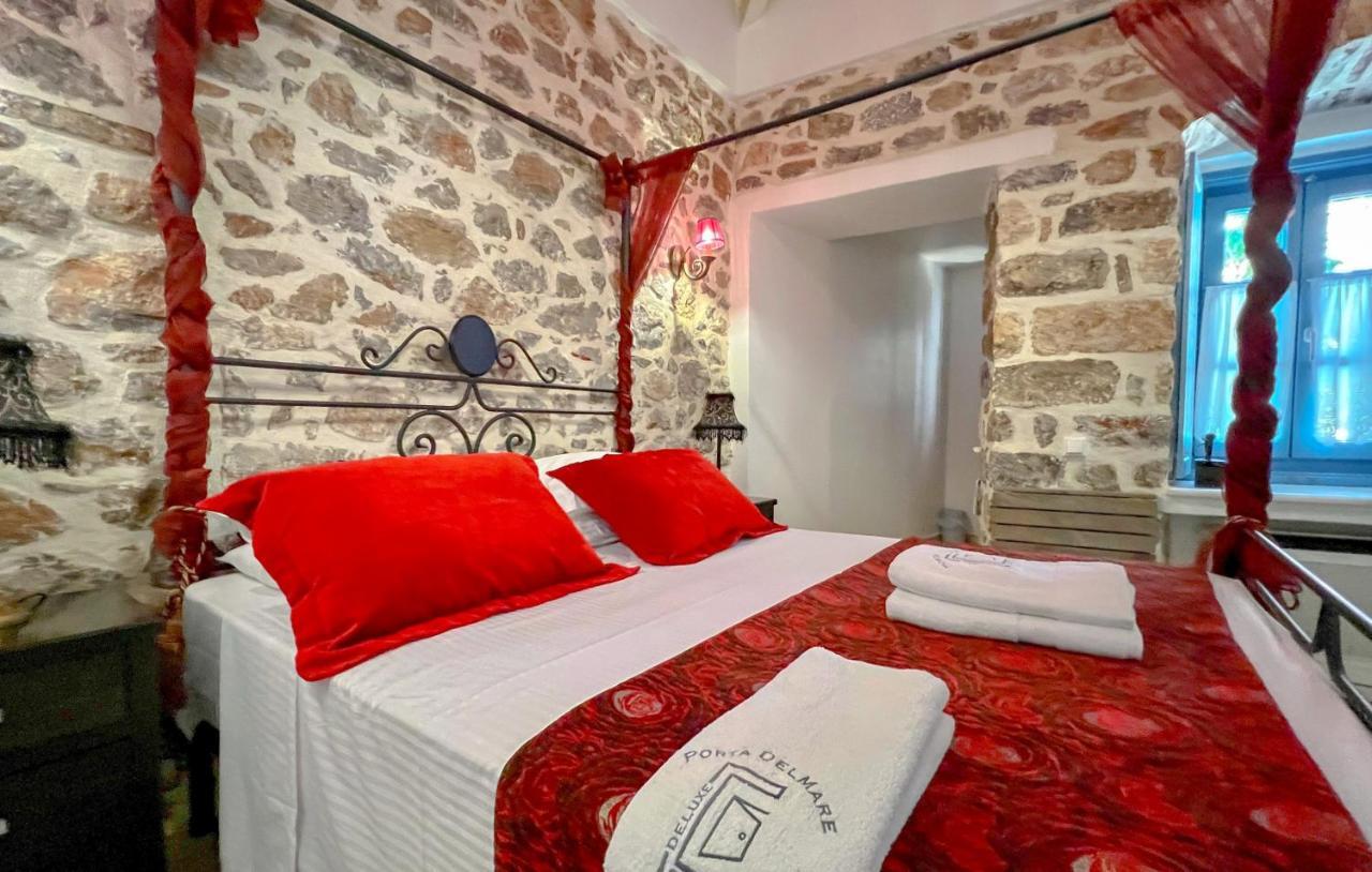 PortaDelMare deluxe suites Hydra  Esterno foto