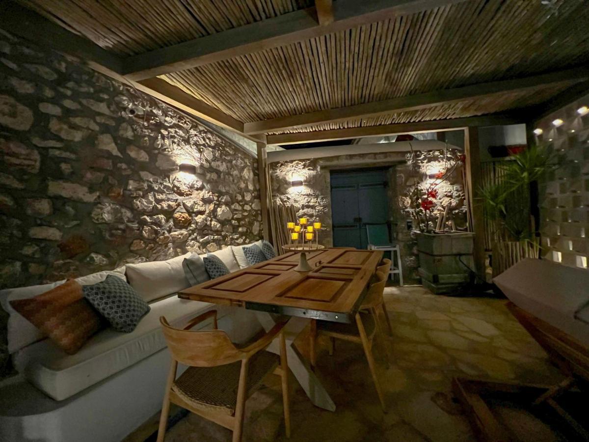 PortaDelMare deluxe suites Hydra  Esterno foto