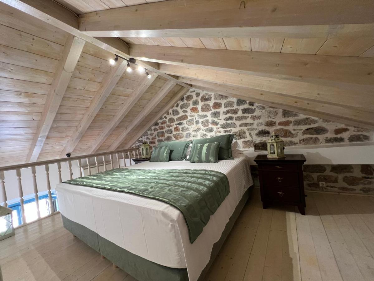 PortaDelMare deluxe suites Hydra  Esterno foto