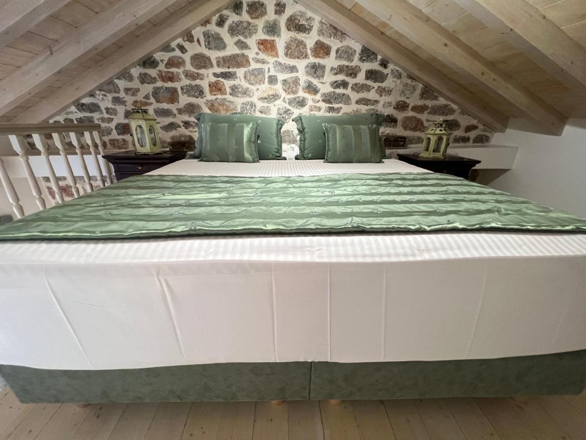 PortaDelMare deluxe suites Hydra  Esterno foto