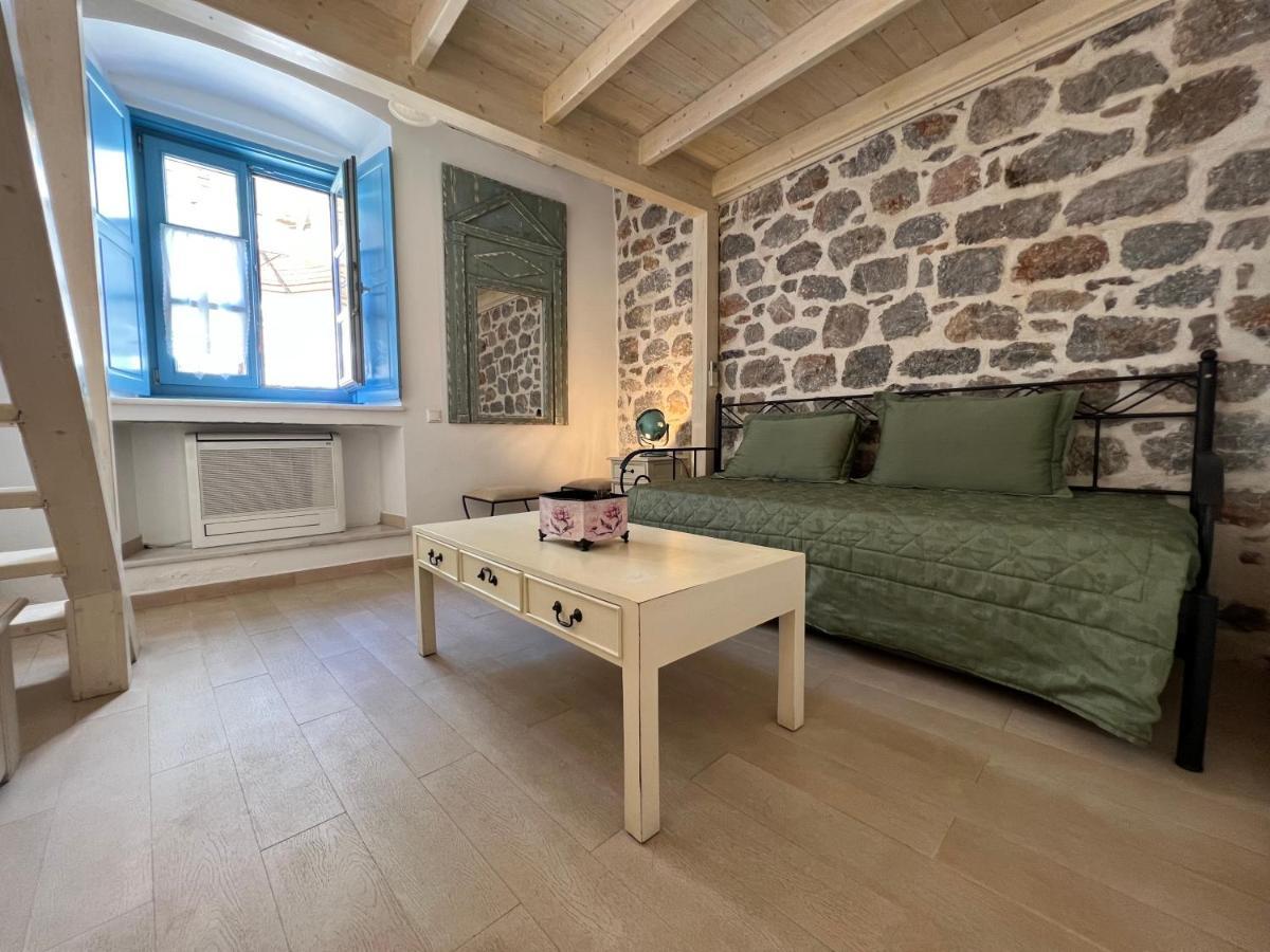 PortaDelMare deluxe suites Hydra  Esterno foto