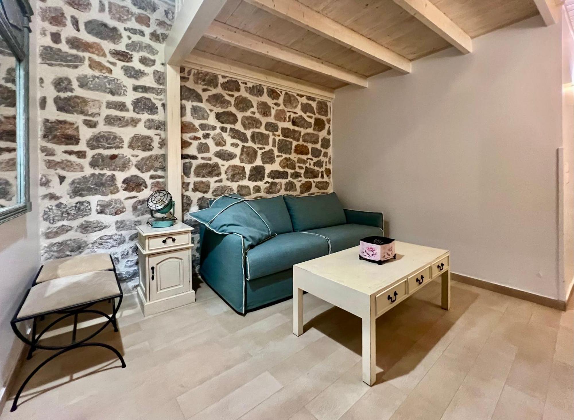 PortaDelMare deluxe suites Hydra  Esterno foto